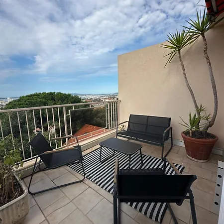 T4 Avec Terrasse Et Garage Prive