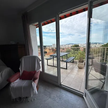 Apartment T4 Avec Terrasse Et Garage Prive *