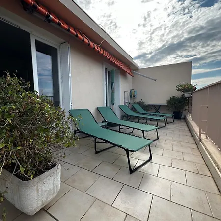 Apartment T4 Avec Terrasse Et Garage Prive *